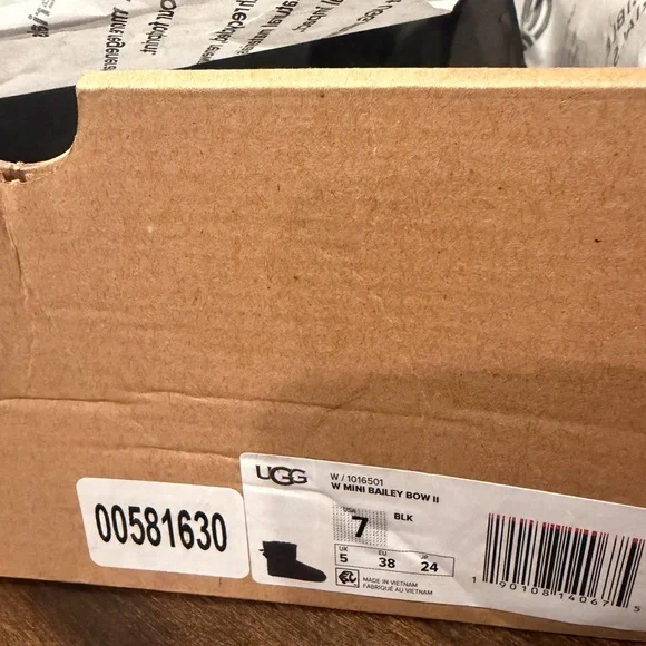 NEW UGG Womens Mini Bailey Bow Black Size 7 Brand New NEVER WORN IN ORIGINAL BOX - Picture 9 of 9